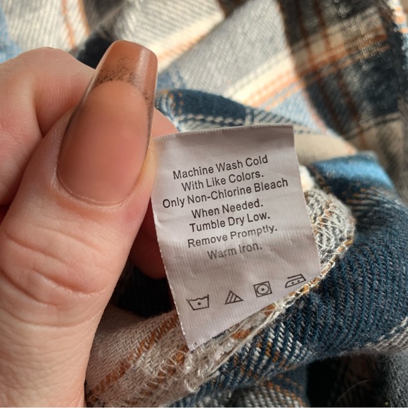 ReVess Plaid Shacket Size Medium - Picture 5 of 7